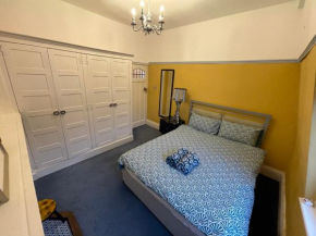 Perfect Location Central London Double Room in former Monastery!